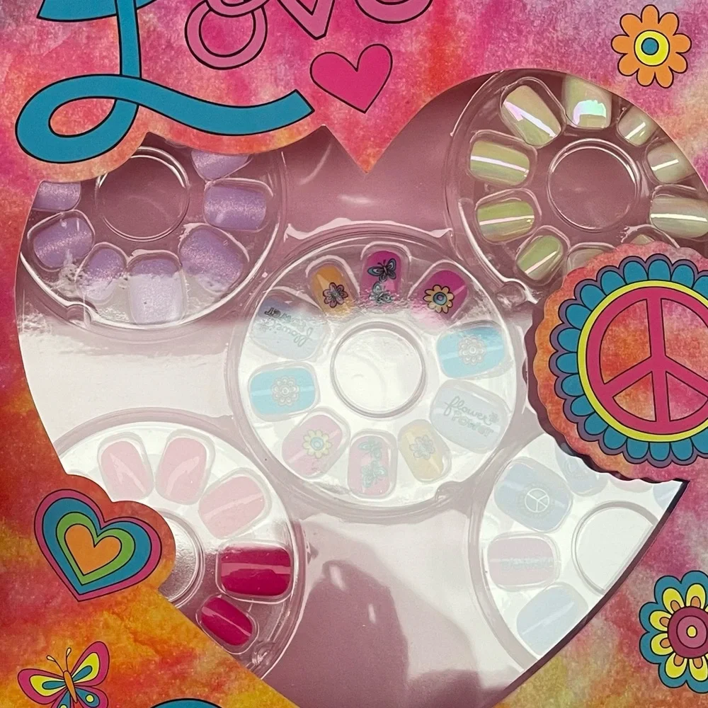 Expressions Young Girl Press on Nail & Purse Sock Set - Picture 2 of 6